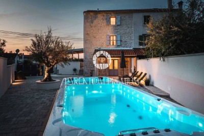 Renoviertes istrisches Steinhaus, das letzte in einer Reihe, mit Whirlpool