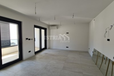 Luksuzni stan sa podnim grijanjem i garažom - centar Poreča