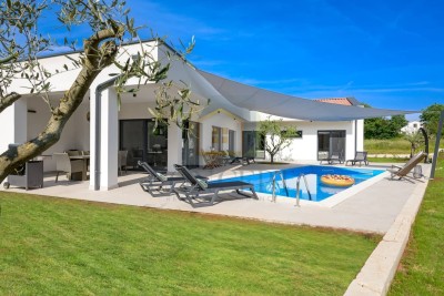 Rovinj, okolica, Samostojeća prizemna kuća s bazenom na mirnoj lokaciji