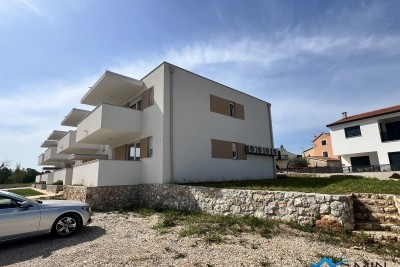 Wohnung im Erdgeschoss mit Garten in der Nähe von Novigrad (1)