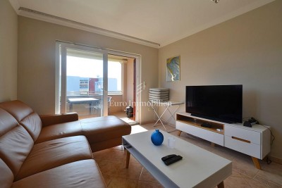 Novigrad - stan s terasom na 1200 m od mora