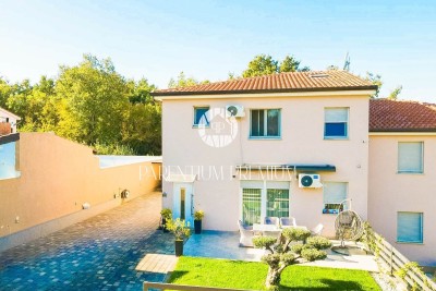 Ausgezeichnetes Haus mit 3 Wohnungen unweit von Poreč in ruhiger Lage