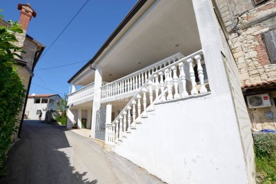 VIŽINADA, PRODAJA  KUĆE SA TRI STANA