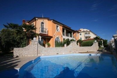 Istra, Medulin – Edinstvena vila ob plaži z investicijskim potencialom