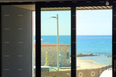 Vendita di appartamenti in edificio residenziale e commerciale con vista mare, centro di Umago! S3
