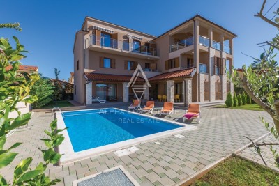 Attraente villa con una grande piscina vicino alla spiaggia, Istria, Medulin