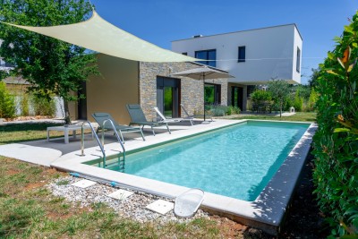 Novogradnja - moderna kvalitetna vila blizu mora