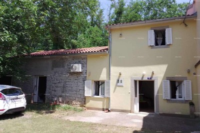 Prodaja kuće sa dvorištem i velikim zemljištem, Barban