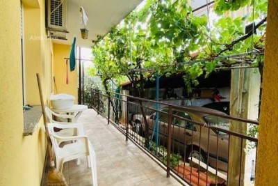 Casa spaziosa a Pola con grande cortile e numerose possibilità