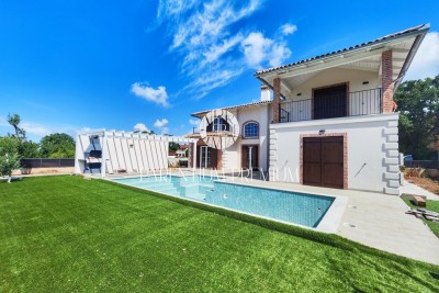 Čudovita vila s španskim pridihom na mirni lokaciji - v fazi gradnje