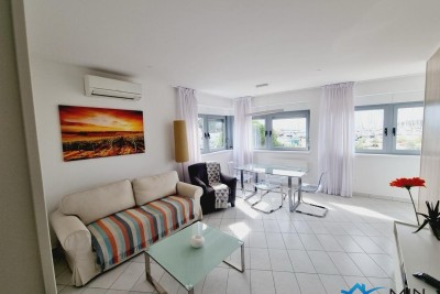 Appartamento con bellissima vista sul mare e sul porto turistico - Cittanova