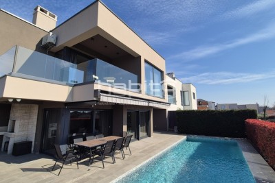 Luksuzna moderna vila s bazenom i krovnim jacuzzijem – Poreč, 500m od mora