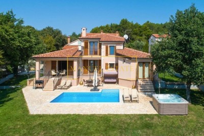 Luxury villa in a quiet location, Poreč