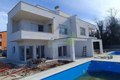 Umag, okolí, Dvojdomek s bazénem a otevřeným výhledem na moře 2 km od moře