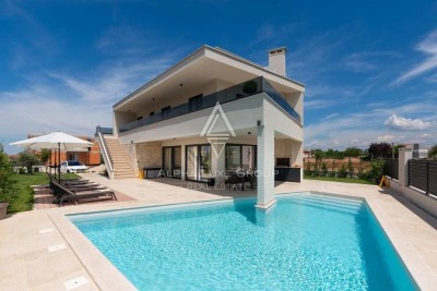Poreč | Moderna Casa al Mare in Vendita con Vista Panoramica sul Mare