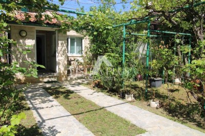 Istria, Poreč 2km - Detached house + apartment in green surroundings near Poreč!