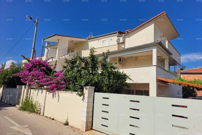 IN VENDITA – Casa con due appartamenti separati, Premantura