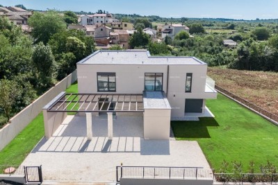 Luksuzna družinska hiša s bazenom na prodaj v Labincih, blizu Poreča