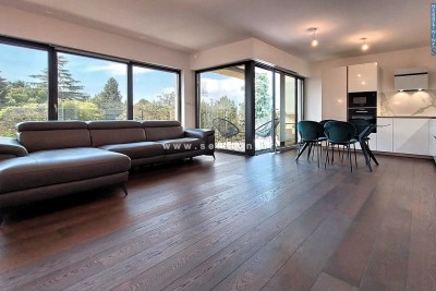 Modern apartment in Poreč of 78 m2 with garage, only 200 m from the sea/beach and 300 m from the center