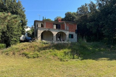 ISTRA, LABIN! Kuća u Roh-Bau, velika okućnica