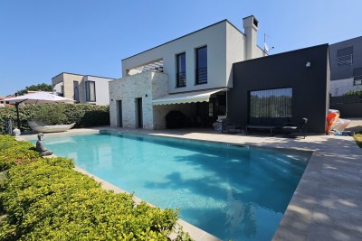 Vila - moderna kvalitetna gradnja , do mora samo 2 km!