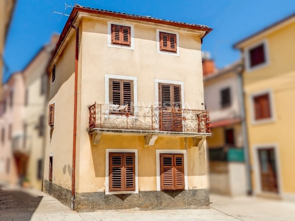 Fažana, Haus im historischen Zentrum, 50 m vom Meer entfernt