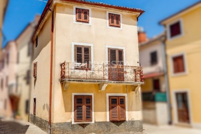 Fažana, hiša v zgodovinskem središču, 50 m od morja