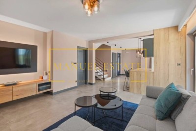 Moderne luxe halfvrijstaande villa met zwembad in een rustige locatie nabij Novigrad, Istrië – perfect voor vakantie of investering!