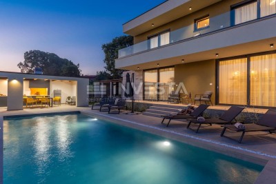 Zona di Sanvincenti, nuova villa moderna con piscina