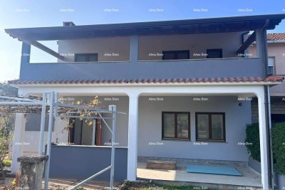 Poreč – rymlig lägenhet på bottenvåningen med trädgård