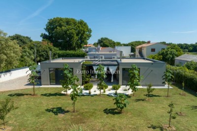 Nuova costruzione a Šišan – Due appartamenti, un ampio terreno
