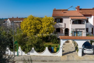 Pula surroundings – house with three apartments, sea view