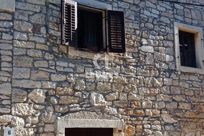 Dvonadstropno stanovanje v samem centru Novigrada