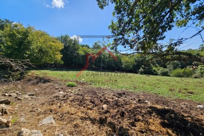 Građevinsko zemljište za izgradnju kuće na mirnoj lokaciji