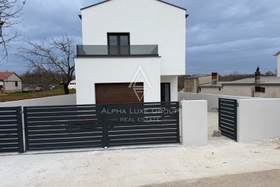 Istria, Svetvinčenat: Modern Villa with Pool in Režanci