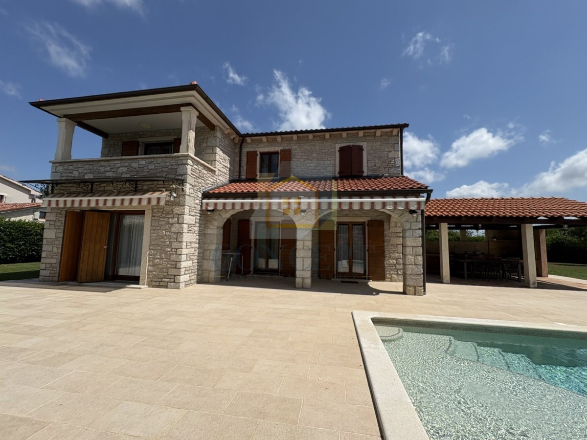 Poreč, Umgebung, Wunderschönes Steinhaus mit großem Garten und Pool, 12 km vom Meer entfernt