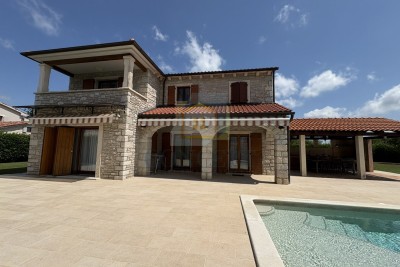 Poreč, Umgebung, Wunderschönes Steinhaus mit großem Garten und Pool, 12 km vom Meer entfernt