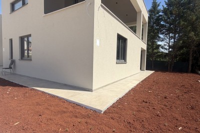 Prodaja, novi stan, prizemlje ca.77m2 + vrt ca.120m2