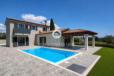 Mediterrane Steinvilla mit Panoramablick und großzügigem Garten