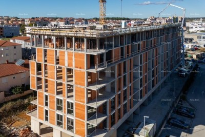 Pula! Edificio residenziale moderno con ascensore. Appartamento con posto auto e cantina. S52