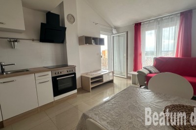 Wohnung im zweiten Stock mit Blick auf das Meer, Novigrade