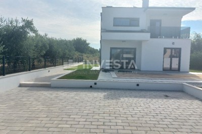 Moderne Villa in der Nähe von Poreč mit Meerblick