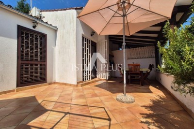 Exklusiv! Červar-Porat / Mediterranes Haus – Erdgeschoss, 200 m vom Meer entfernt, Region Poreč