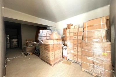 Bedrijfspand Novigrad