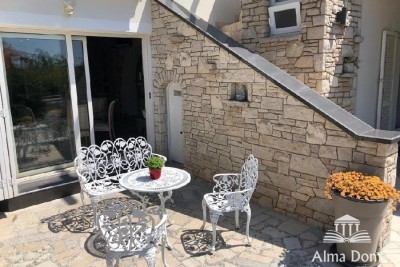 Luxusvilla mit Pool, und großem angelegtem Garten