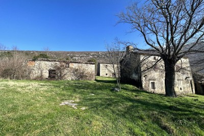 KRŠAN, TRI KAMENE KUĆE S VELIKOM GRAĐEVINSKOM OKUĆNICOM, OTVORENI POGLED NA PRIRODU