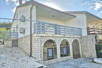 OKOLICA POREČA, DVOJČEK S POGLEDOM NA MORJE IN VRTOM!