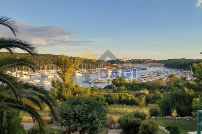 TOP-Lage Apartment mit Garten und Blick auf den Yachthafen, erste Reihe