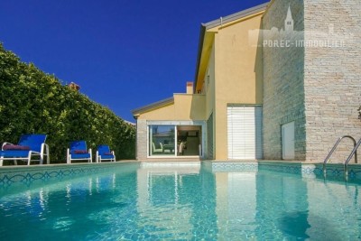 Center Poreča, samostojna vila z bazenom, 800 m od morja