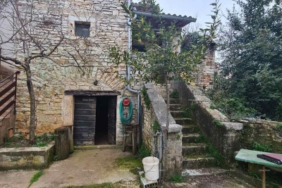 Izvrsna prilika! Prodaje se stara kamena kuća u Peroju!